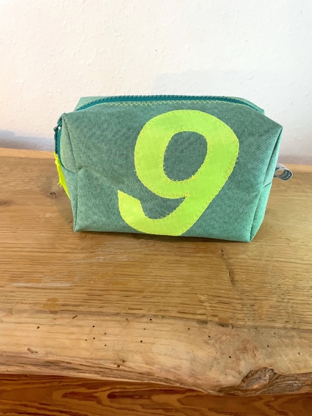 Kosmetiktasche grün eckig mit Zahl